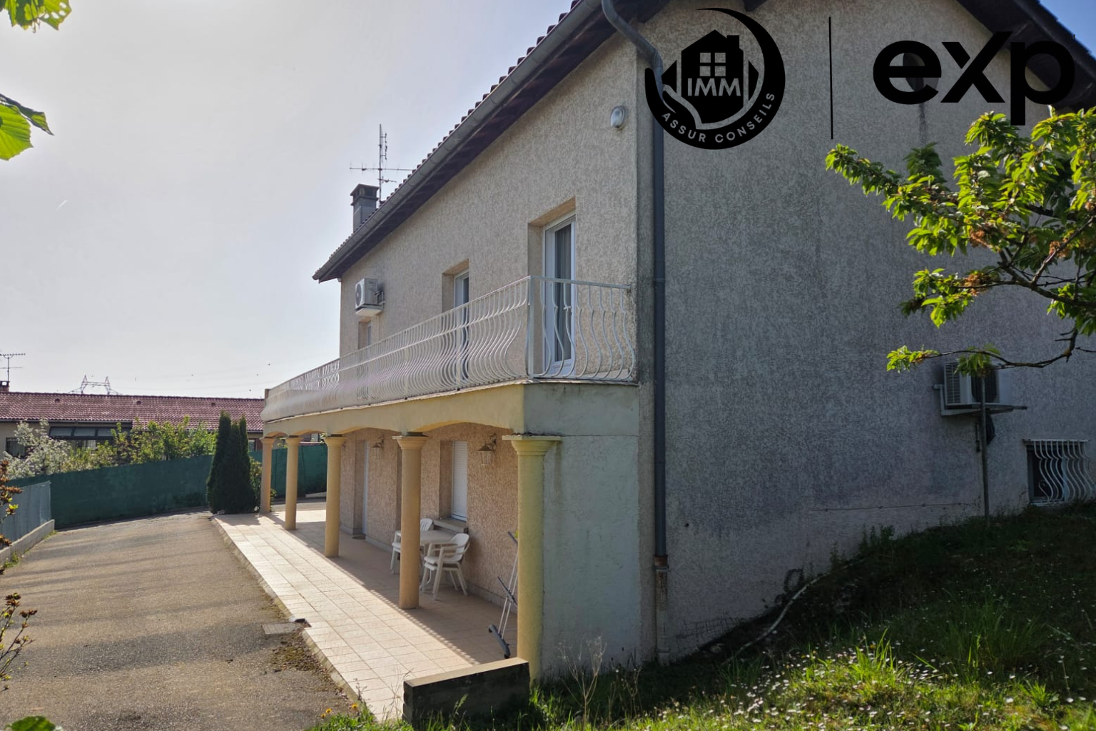 Coté parking maison